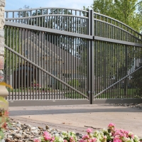 hudson-aluminum-fence-arched-double-gate